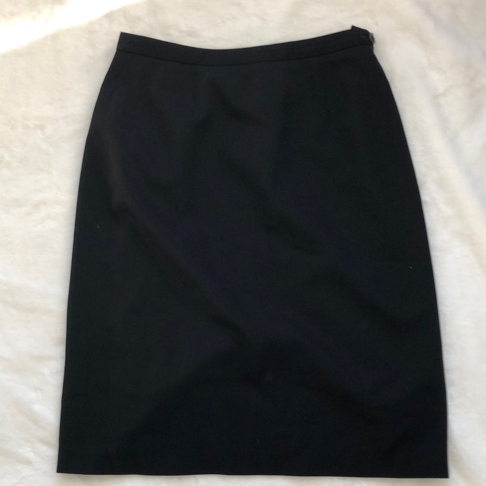 Georgia Armani black 100% pure wool skirt size 40